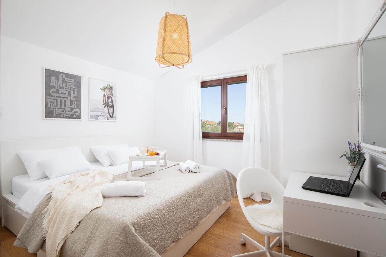 Cesare Apartment, With Swimming Pool And Sea View Ližnjan Екстериор снимка